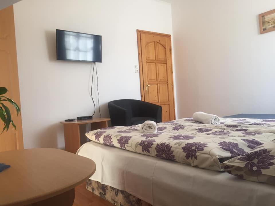Hubertus Vendeghaz Hotel Parad Ngoại thất bức ảnh
