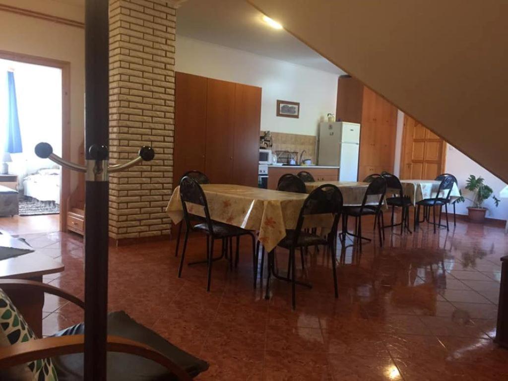 Hubertus Vendeghaz Hotel Parad Ngoại thất bức ảnh